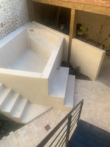 Photo de galerie - Aménagement extérieur réalisation bassin pose revêtement de sol escalier ect …