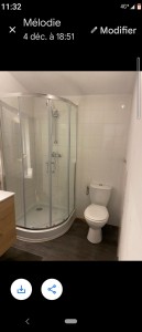 Photo de galerie - Sale de bain entièrement refaite bac a douche+WC+vasque suspendu