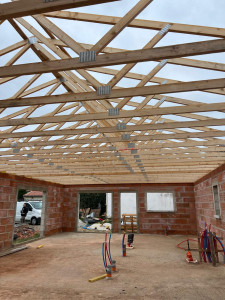 Photo de galerie - Pose d'une charpente fermette