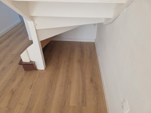 Photo de galerie - Tout un rdc et escalier avec première marche en angle 