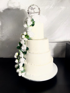 Photo de galerie - Wedding Cake fraise-vanille-chocolat 