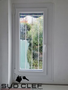 Photo réalisation - Artisan tout corps d'état - Rénovation - Veve (SUD CLEF) - Le Cannet (Mimosas) : Installation de fenêtre PVC oscillo battant  