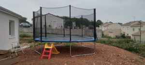 Photo de galerie - Montage d'un trampoline pour une voisine et avec son aide.
Temps 2h30. 