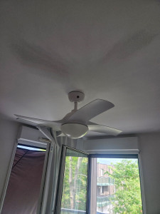 Photo de galerie - Suite à la canicule qui bat son plein, nous avons posé 2 ventilateurs chez un client. ( Séjour et chambre)
