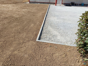Photo de galerie - Pose bordures et préparation pour engazonnement 