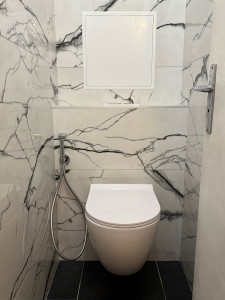 Photo de galerie - Pose de toilettes suspendu 