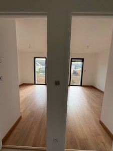 Photo de galerie - Pose de parquet, plinthes, finition mastique couleur bois 