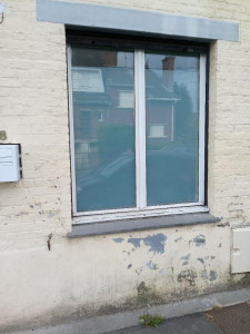 Photo de galerie - Pose de nouvelle fenêtre sur-mesure avec volet motorisé