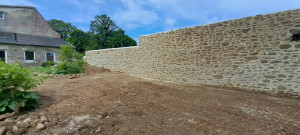 Photo de galerie - Reconstruction  d'un  mur  de pierre   