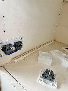 Photo de galerie - Pose prises électriques 