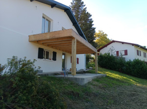 Photo de galerie - Propose des travaux de charpente zinguerie pose velux et demoussage toiture.