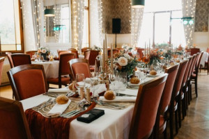 Photo de galerie - Décoration de la table des mariés