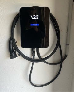 Photo de galerie - Intsallation d’une borne TRYDAN 22kw de chez V2C avec gestion du délestage intégré.