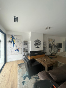 Photo de galerie - Peinture mur + fixation élément au mur + montage toiles sur cadres 