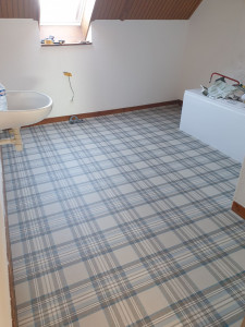 Photo de galerie - Pose d'un revêtement souple dans une salle de bain 