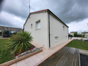 Photo de galerie - Nettoyages hautes pressions de 180m2 de façades et 40m2 d'allée.
Merci aux clients pour le confiance. 