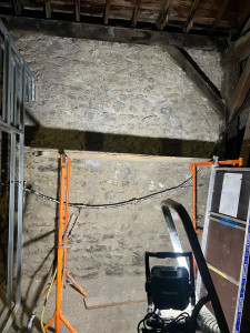 Photo de galerie - Enduit sur murs en pierre.