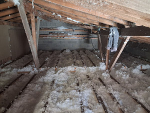 Photo de galerie - Suite chantier d'isolation 
Ici les poutres on était poser et le soufflage de laine de verre effectué 