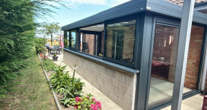 Photo de galerie - Préparation de talonnette est maçonnerie de parpaing pour pose de véranda 