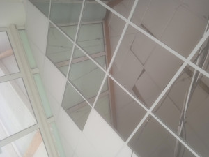 Photo de galerie - Posse de faux plafond 