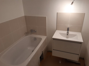 Photo de galerie - Installation baignoire et lavabo