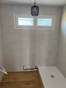 Photo de galerie - Pose de 60x120 dans une salle de bain 