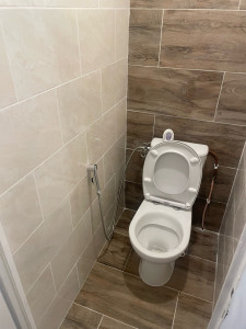Photo de galerie - Rénovation complète d’un toilettes démolition sol et mur en carrelage+ Pose d’un Wc . Après 