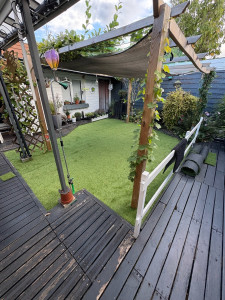 Photo de galerie - Réalisation d’une pose de gazon synthétique