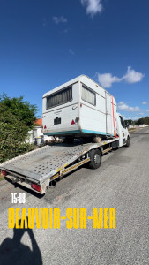 Photo de galerie - Enlèvement d’une vieille caravane au fond d’un jardin 
