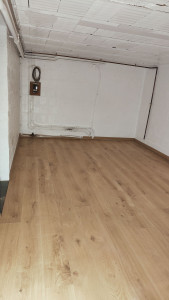 Photo de galerie - Parquet flottant+ plinthes 