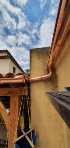 Photo de galerie - Pose gouttière cuivre