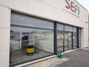 Photo de galerie - Vitr de magasin était nettoyé.