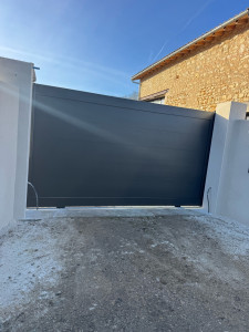 Photo de galerie - Portail aluminium 