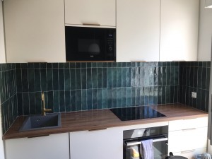 Photo de galerie - Pose Credance cuisine en carrelage 