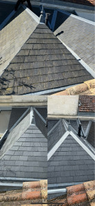 Photo de galerie - Nous avons procédé à un nettoyage et et Dany hydrofuge sur Toitur ardoise, puis pose de pose de faîtière zinc chantier réalisé par Monsieur Belli sur la commune de Talence, 33,400