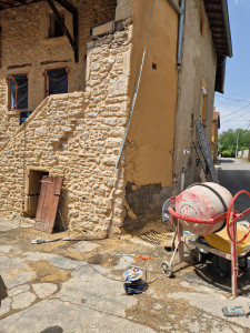 Photo de galerie - Reprise façade en pierres jointer et enduit monocouches 