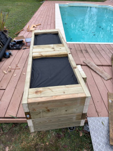 Photo de galerie - Fabrication d’un bac à fleurs en bois