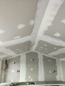 Photo de galerie - Pose de plaque de plâtre avec enduit 