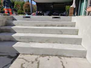 Photo de galerie - Réalisation de marche d'escalier dans une piscine 