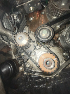 Photo de galerie - Remplacement kit distribution et pompe à eau 1.6hdi 