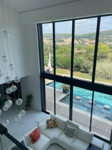 Photo de galerie - Le salon est lumineux et propre