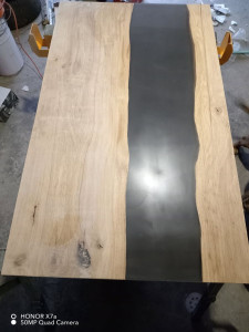 Photo de galerie - Je fais quelques tables époxy 