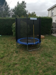 Photo de galerie - Montage d'un trampoline
