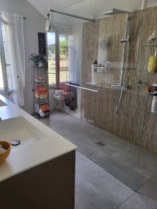 Photo de galerie - Nettoyage de la salle de bain