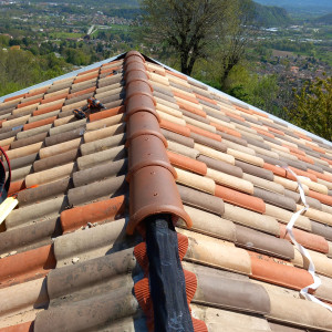 Photo de galerie - Tout traveaux sur toiture nettoyage traitement 
ranplacement zinc gouttière cheminée....