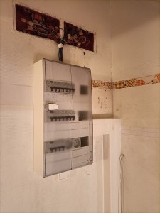 Photo de galerie - Remise au norme installation électrique d' une maison complète tableau passage de câble 