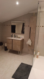 Photo de galerie - Salle de bain , après rénovation.