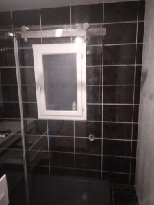 Photo de galerie - Rénovation salle de bain et pose de douche complet 