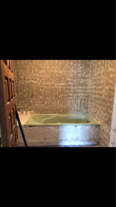 Photo de galerie - Casse carrelage mural salle de bain entiere