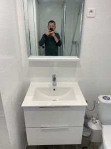 Photo de galerie - Installation professionnelle de meubles, de cabines de douche et d'accessoires 